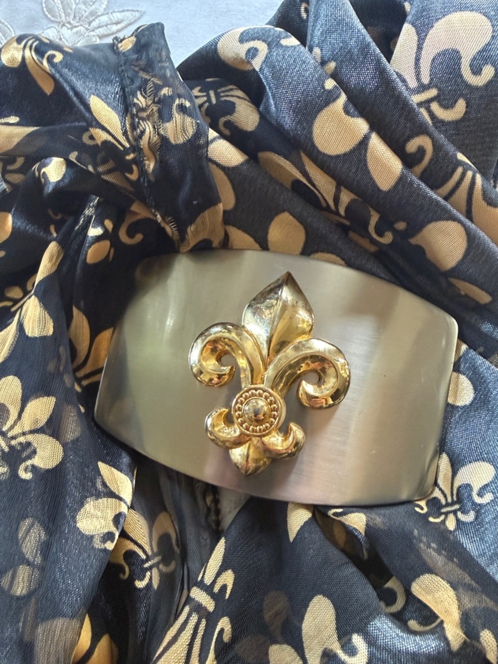 Fleur Di Lis belt buckle perfect condition with matching scarf super cute - Picture 2 of 4